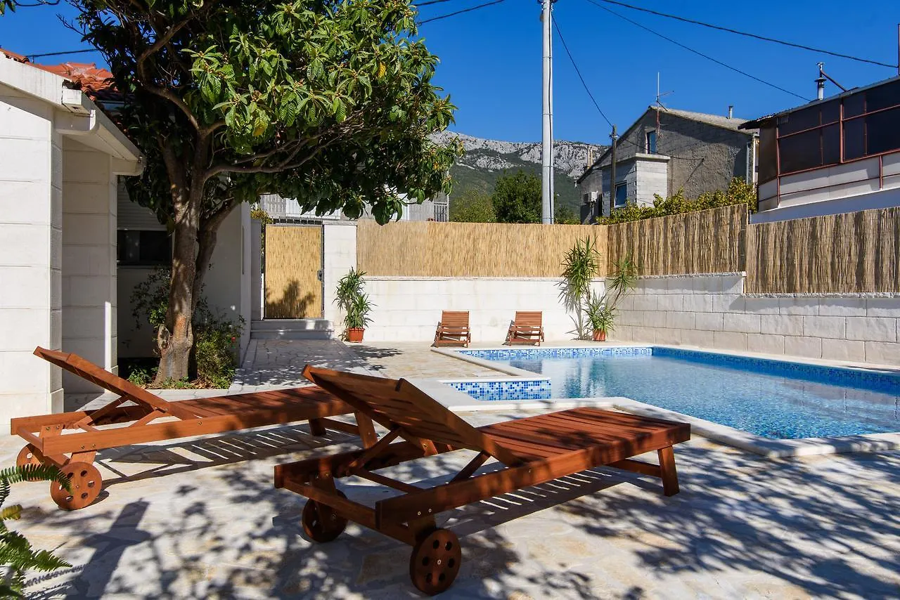 Villa Lado With Private Pool Near Split Kastela
